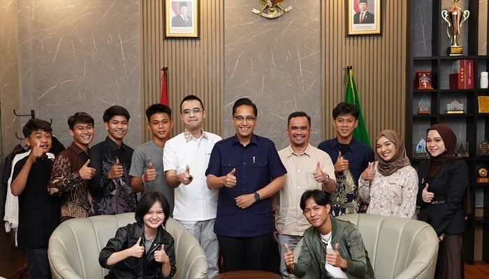 Rico Waas Ajak Seluruh Warga Medan Dukung Fajar dan Mesa di 5 Top Indonesian Idol