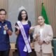 Wali Kota Medan Rico Tri Putra Bayu Waas (kiri) bersama Ketua TP PKK Kota Medan Airin Rico Waas (kanan) menerima finalis Puteri Indonesia 2025 asal Sumut, Puteri Agitha Sembiring Milala (tengah), di Rumah Dinas Wali Kota Medan, Selasa (8/4/2025) malam. (Istimewa)