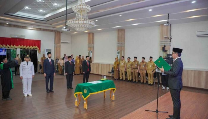 Lantik Pejabat Perdana, Rico Waas Pastikan Tak Ada Uang Jabatan