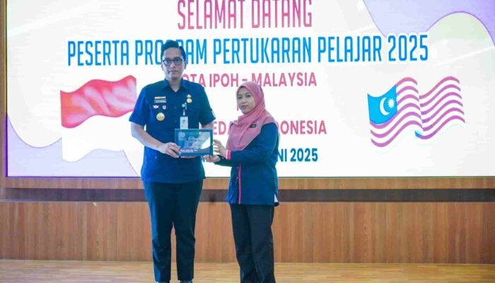 Wali Kota Medan Dorong Pelajar Malaysia Jadi Agen Perubahan, Sampaikan Harapan Menyentuh