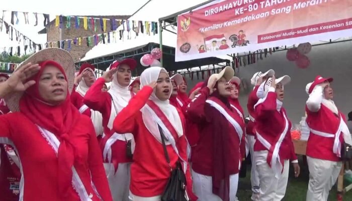 Puluhan Warga Kompak “Geruduk” Rumah Tokoh Masyarakat di Medan Denai Usai Upacara Bendera, Bikin Penasaran!