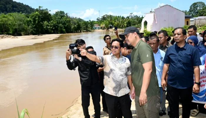 Bobby Nasution Tinjau Lokasi Banjir Bandang di Tapteng, Bronjong Rusak dan Permukiman Warga Jadi Fokus