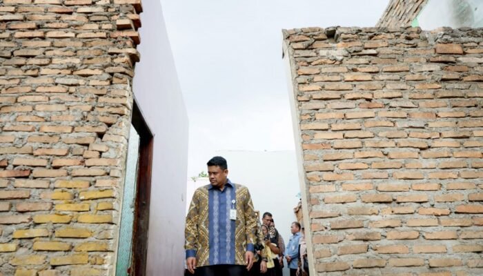 Bobby Pastikan Rumah Korban Puting Beliung di Medan Johor Dibangun Kembali
