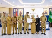Bobby Nasution Serahkan SK Plt Bupati Langkat kepada Tiorita Surbakti, Tekankan Profesionalisme ASN