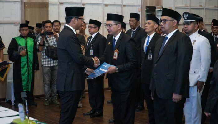 Lantik 69 Pejabat Manajerial, Wali Kota Medan: Atasan Itu Hierarki, Masyarakat Adalah Jabatan Tertinggi