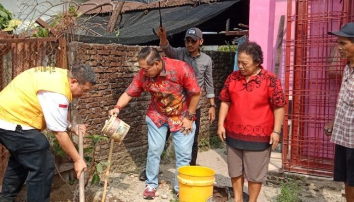 Ketua DPRD Medan Tanam Pohon di Vihara Delapan Raja Langit, Ajak Warga Jaga Lingkungan