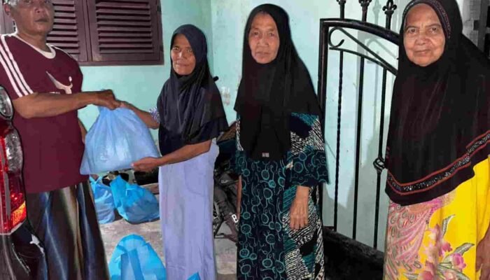 Edison Tamba Apresiasi Donatur, YPPU Salurkan Puluhan Paket Sembako untuk Warga Kurang Mampu