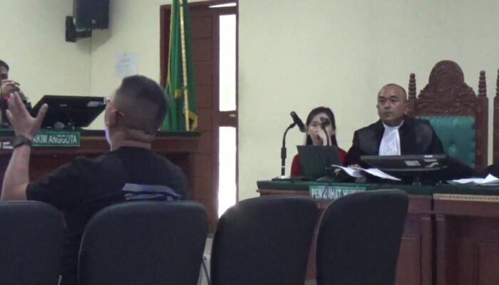 Kesaksian R Disorot, Ekspresi Emosional Muncul di Ruang Sidang