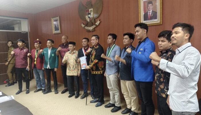 Mahasiswa Cipayung Plus Serahkan Aspirasi ke DPRD Medan, Wong Chun Sen Tegaskan Komitmen Tampung Masukan