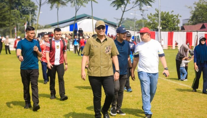 128 Peserta Adu Pukul di Atas Danau Cadika, Gebyar Kemerdekaan Pemko Medan Berlangsung Meriah