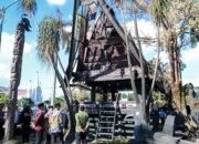 Rico Waas Pastikan Replika Rumah Adat Batak di Monumen Sisingamangaraja Kembali Berdiri