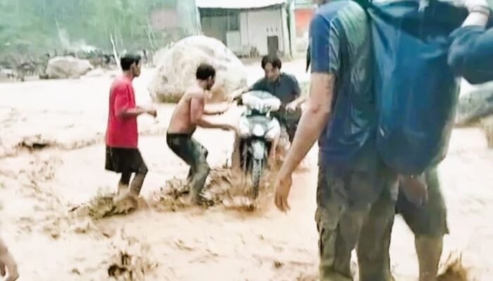 Hujan Deras Picu Banjir Susulan di Tapanuli Tengah, Warga Tukka Kembali Dievakuasi